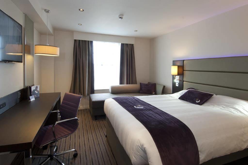 Premier Inn Stoke-On-Trent Eksteriør billede
