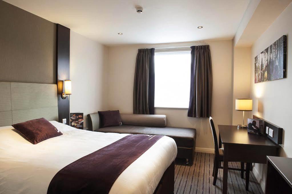 Premier Inn Stoke-On-Trent Eksteriør billede