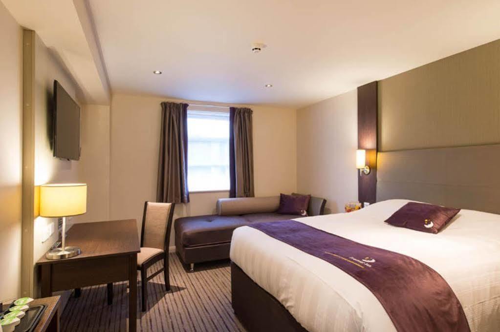 Premier Inn Stoke-On-Trent Eksteriør billede